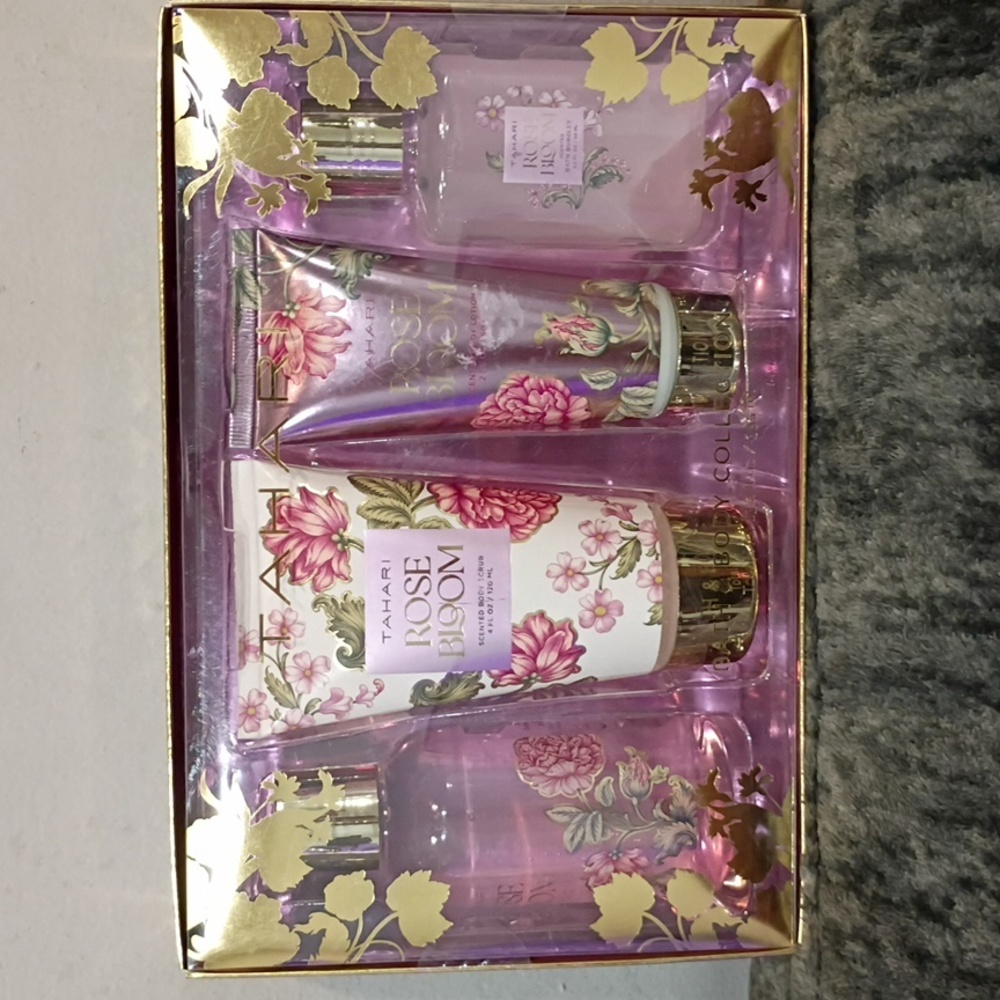 Tahari, NIB, Rose Bloom, Bath & Body Collection, 4 PIECE SET - Picture 2 of 8